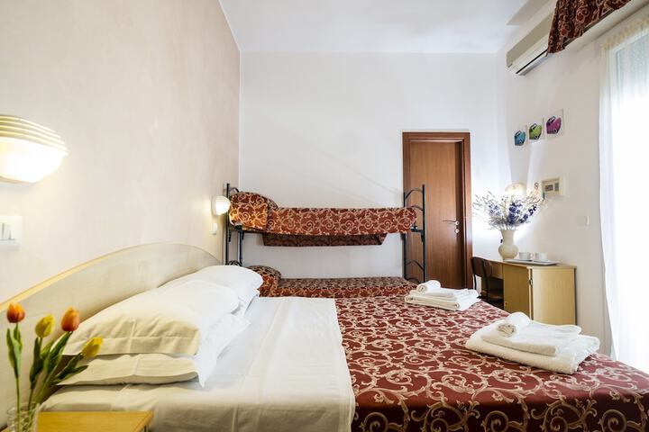 Room 6 of 22