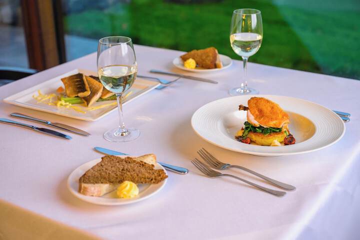 Dining 72 of 94