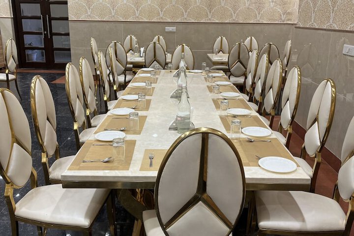 Dining 34 of 49