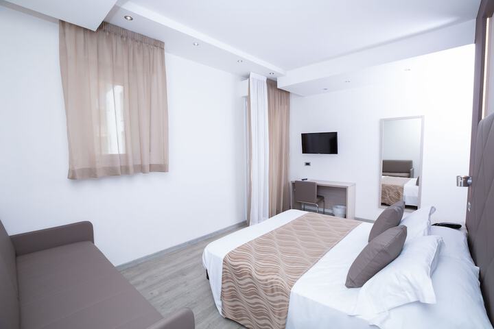 Room 6 of 53