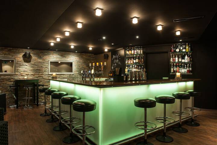 Lounge 48 of 67