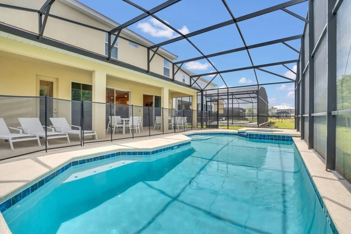 Pool 14 of 26