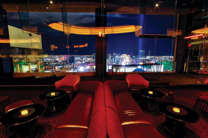 Lounge 11 of 23