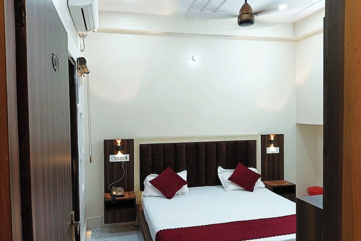 Room 3 of 11
