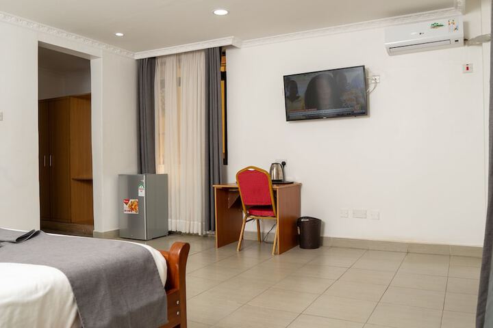 Room 13 of 48