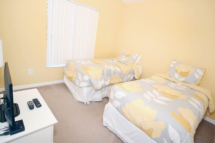 Room 5 of 19