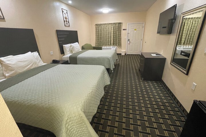 Deluxe 2 Queen Beds (8 of 9)