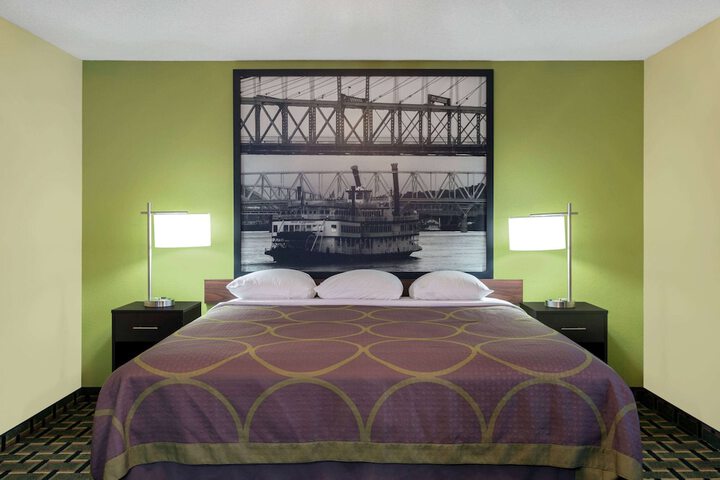 1 King Bed (2 of 10)