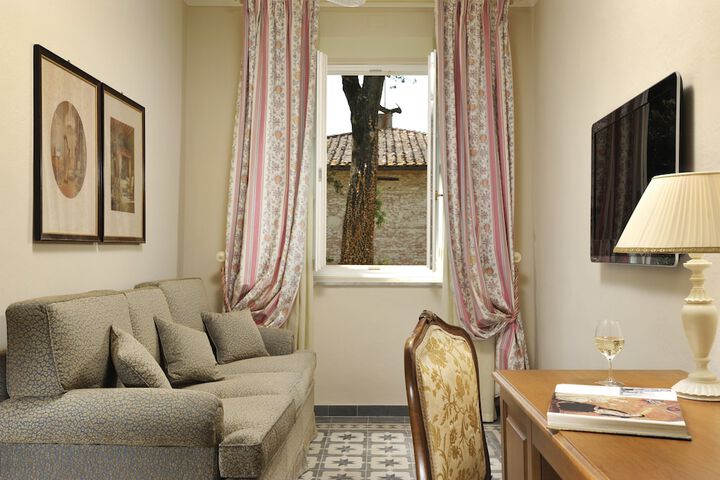 Room 15 of 63