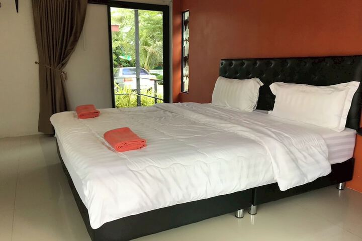 Room 5 of 65