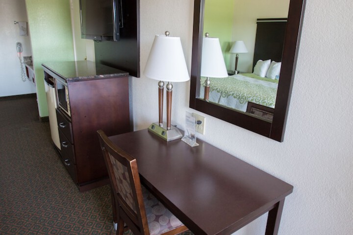 1 King Bed (2 of 6)