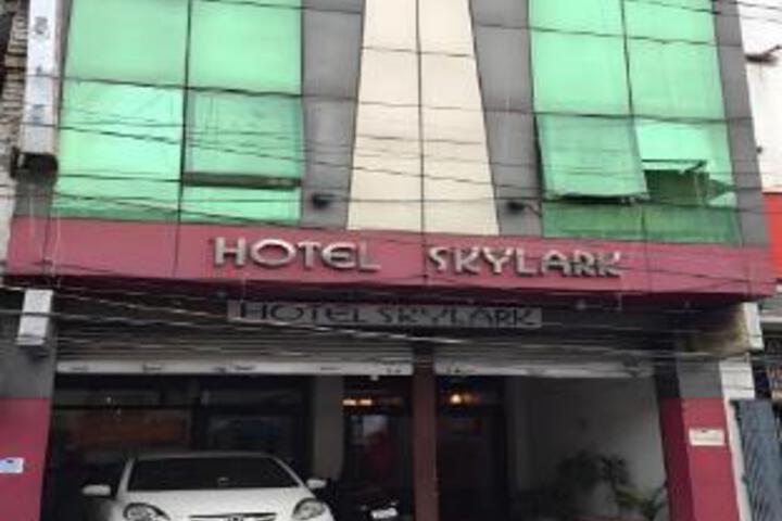 Hotel Skylark
