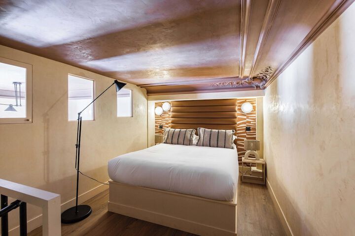 Room 13 of 23