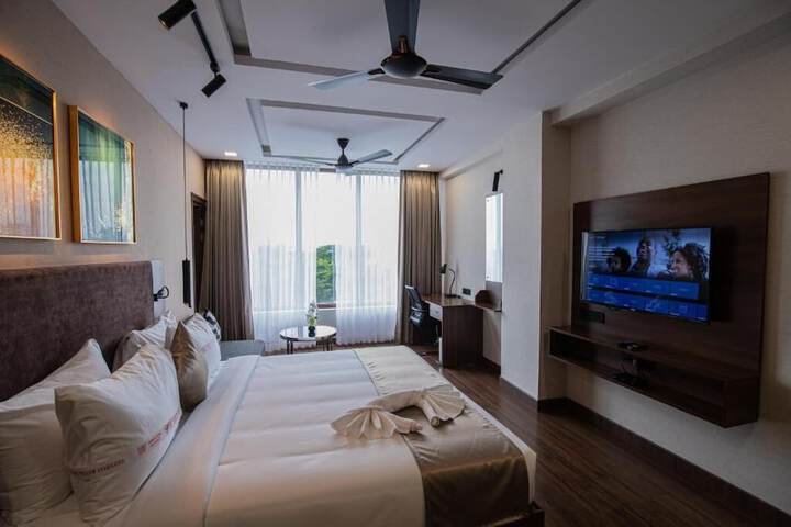 Room 2 of 10