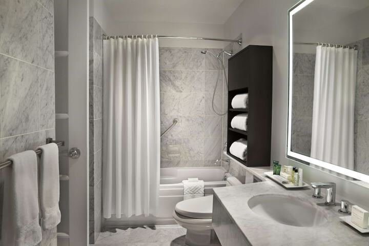 Room 44 of 101