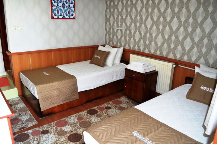 Room 15 of 48