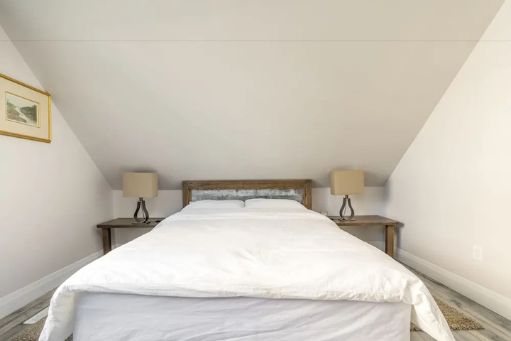 Room 4 of 20