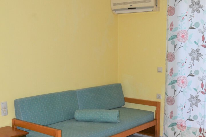 Room 12 of 25