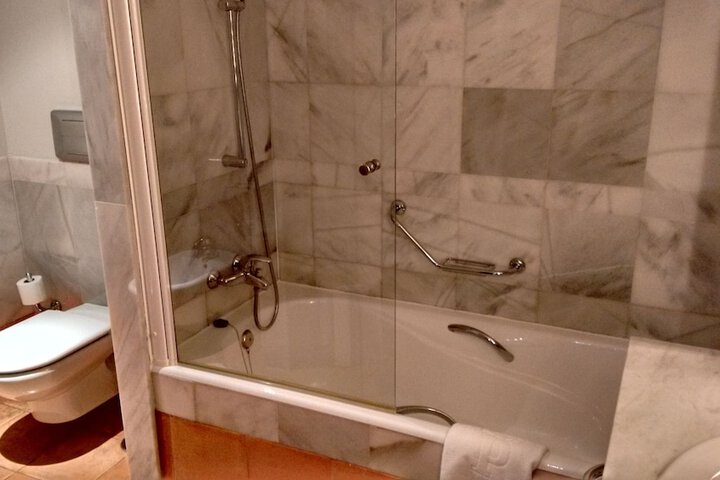 Room 35 of 81