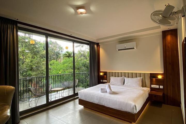 Room 5 of 18