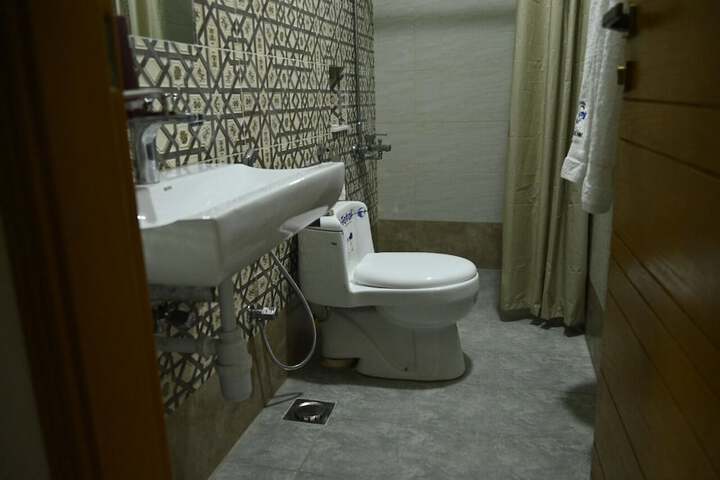 Room 37 of 53