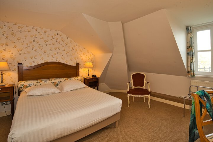 Room 32 of 75