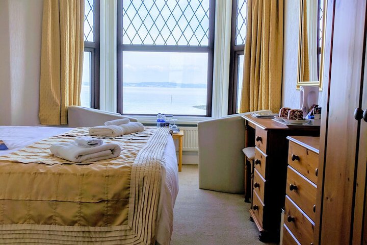 Room 16 of 40