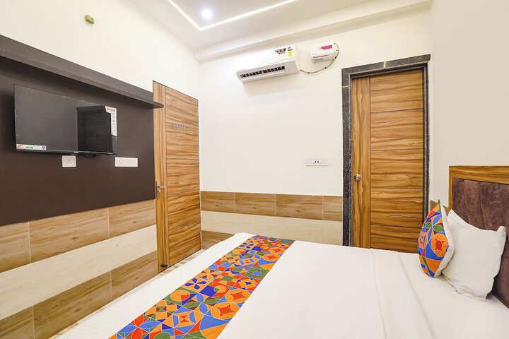 Room 12 of 25