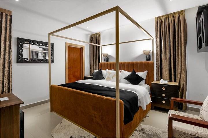 Room 8 of 25