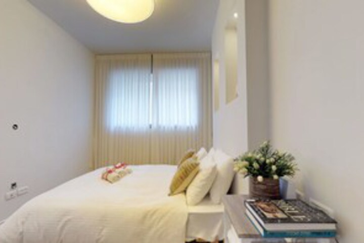 Room 14 of 16