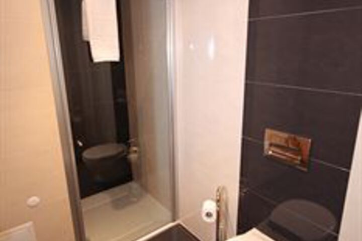 Room 5 of 20