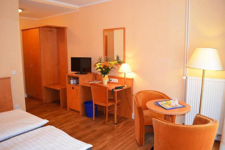 Room 7 of 33
