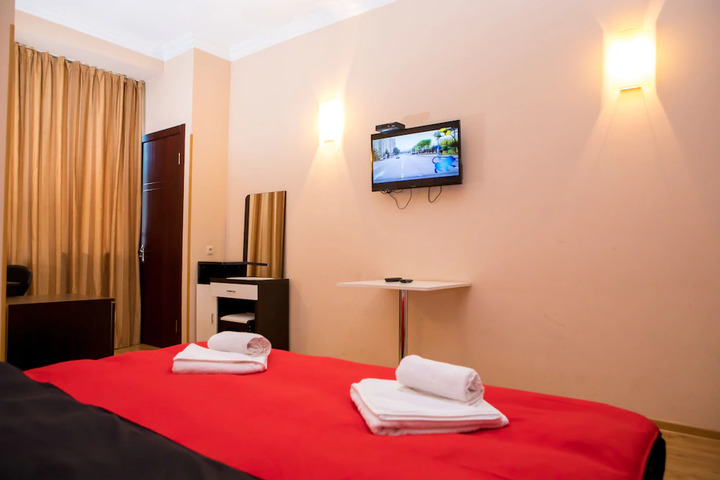 Room 4 of 6