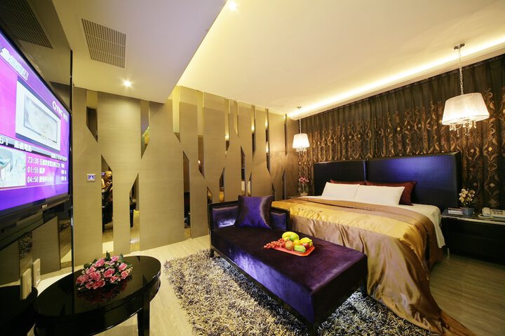 Room 6 of 37