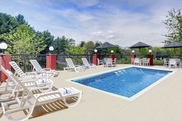 Hotel Pool