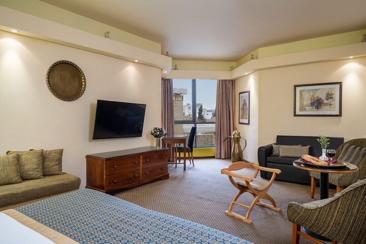 Room 40 of 82