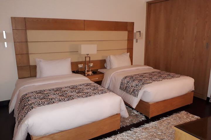Room 4 of 63