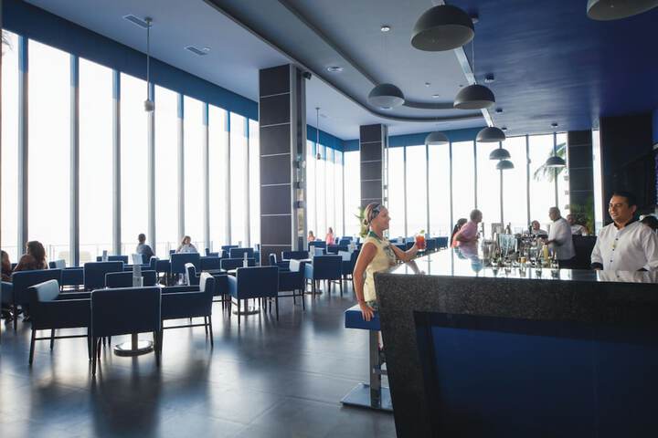 Lounge 48 of 62
