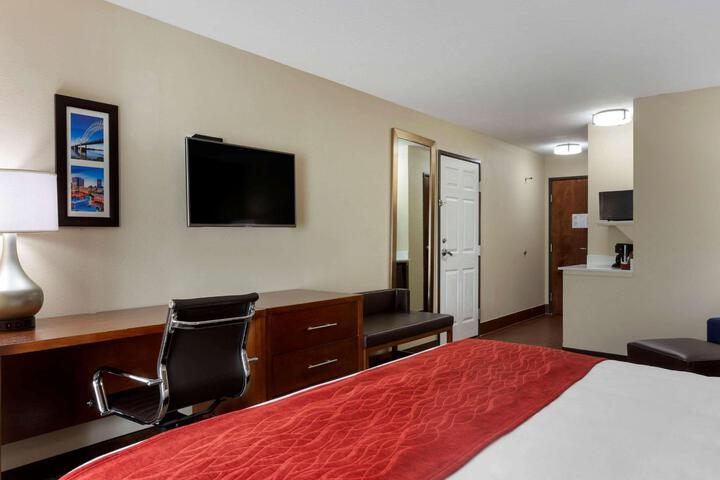 1 King Bed Accessible (2 of 11)