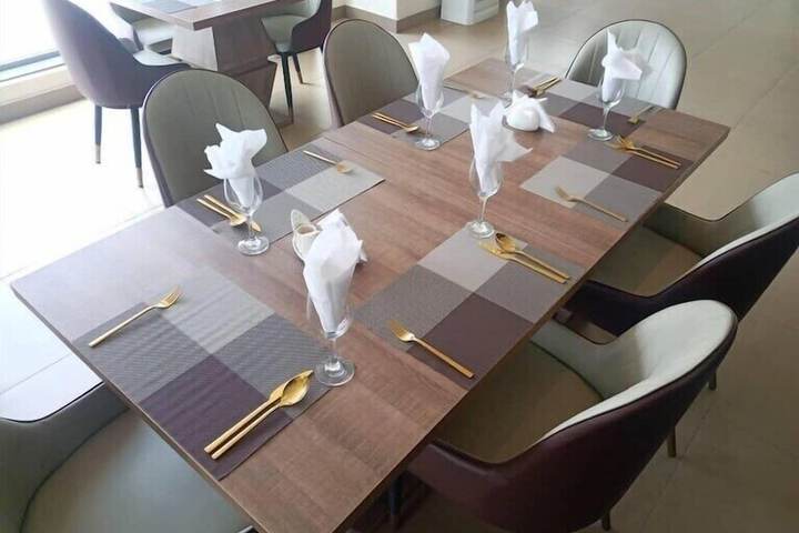 Dining 11 of 17