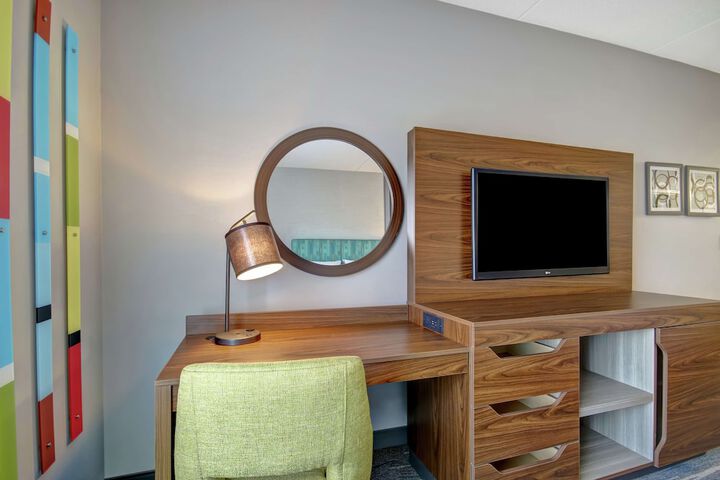 1 King Bed Studio Suite with Sofa Bed (7 of 18)