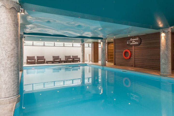 Hotel Pool