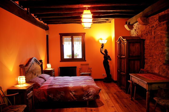 Room 6 of 27