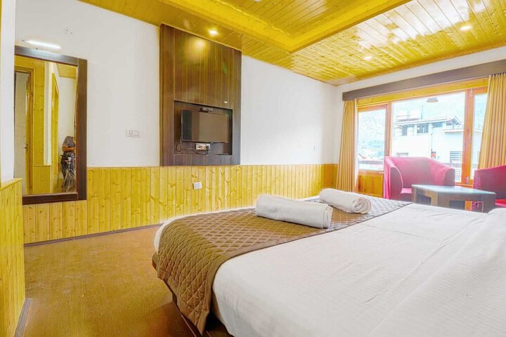 Room 4 of 28