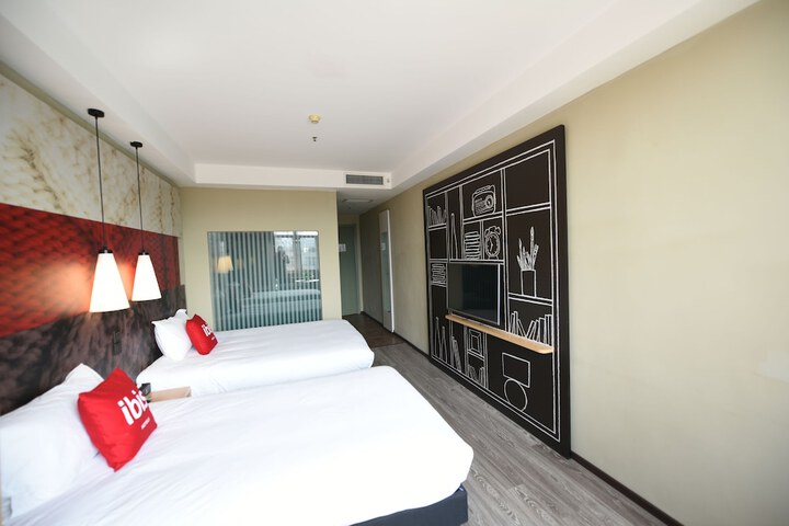 Room 2 of 25