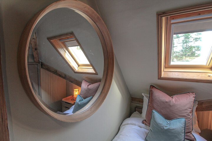 Room 40 of 136
