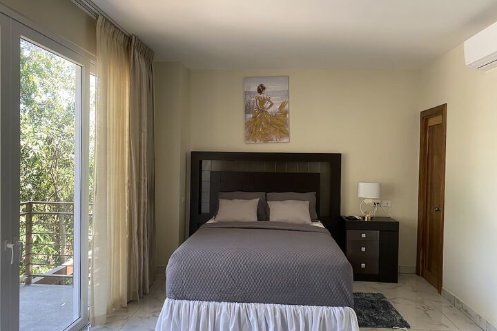 Room 7 of 80