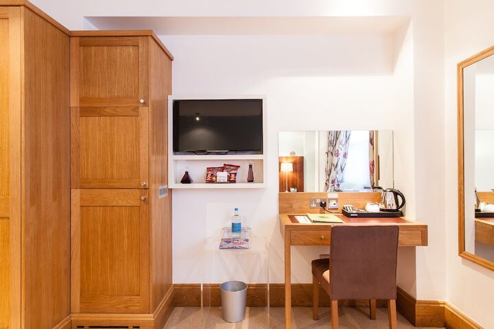 Room 48 of 100
