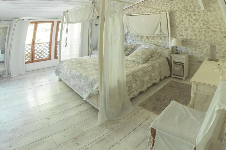 Room 4 of 22