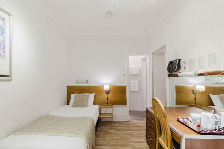 Room 7 of 107